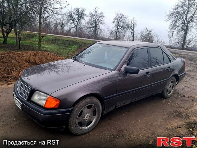 Мерседес Ц-Класс, объемом двигателя 1.8 л и пробегом 320 тыс. км за 2100 $, фото 1 на Automoto.ua