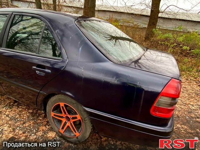 Мерседес Ц-Класс, объемом двигателя 1.8 л и пробегом 160 тыс. км за 2000 $, фото 6 на Automoto.ua