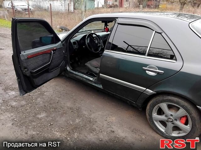 Мерседес Ц-Класс, объемом двигателя 1.8 л и пробегом 0 тыс. км за 2500 $, фото 5 на Automoto.ua