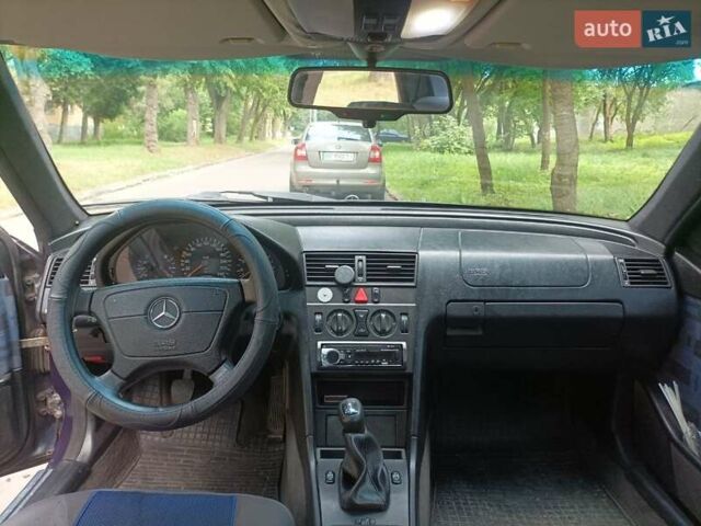 Мерседес Ц-Класс, объемом двигателя 2 л и пробегом 379 тыс. км за 2400 $, фото 7 на Automoto.ua
