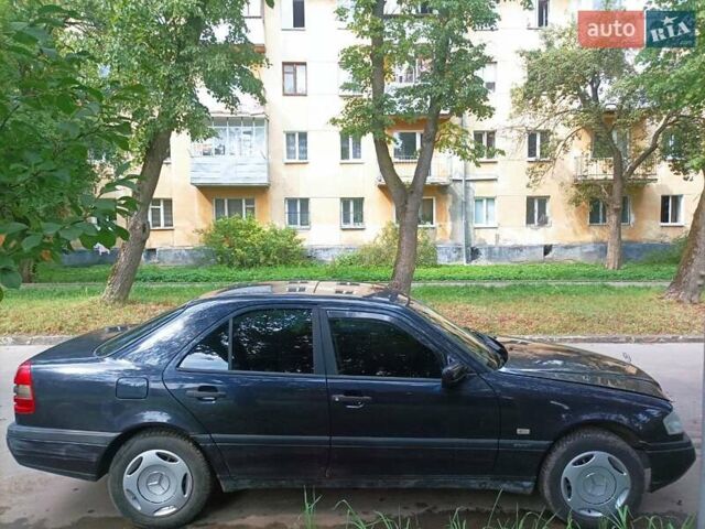 Мерседес Ц-Класс, объемом двигателя 2 л и пробегом 379 тыс. км за 2400 $, фото 5 на Automoto.ua
