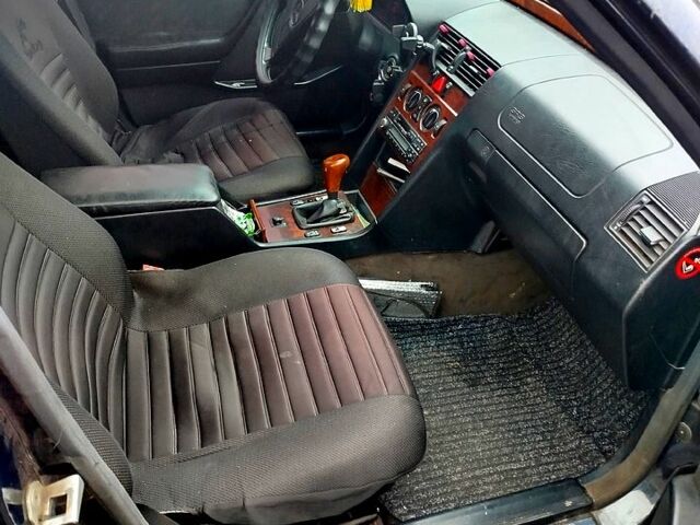 Мерседес Ц-Класс, объемом двигателя 2.5 л и пробегом 0 тыс. км за 3200 $, фото 10 на Automoto.ua