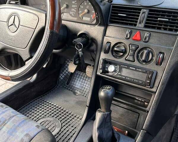 Мерседес Ц-Класс, объемом двигателя 1.8 л и пробегом 420 тыс. км за 3000 $, фото 4 на Automoto.ua