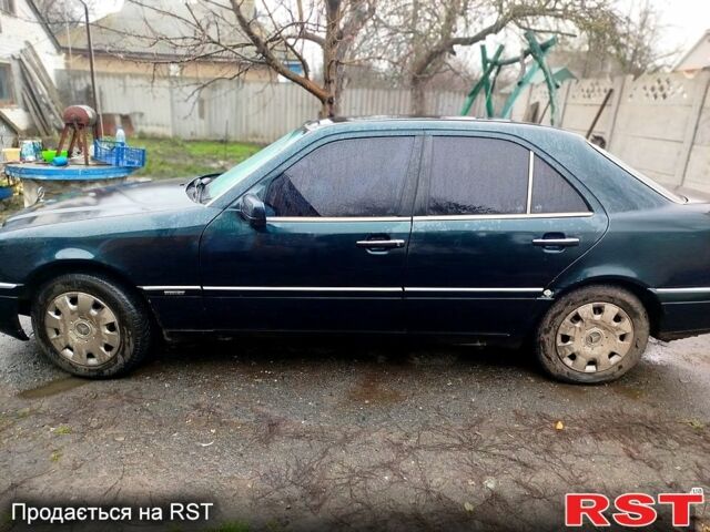 Мерседес Ц-Класс, объемом двигателя 2.5 л и пробегом 0 тыс. км за 3200 $, фото 1 на Automoto.ua