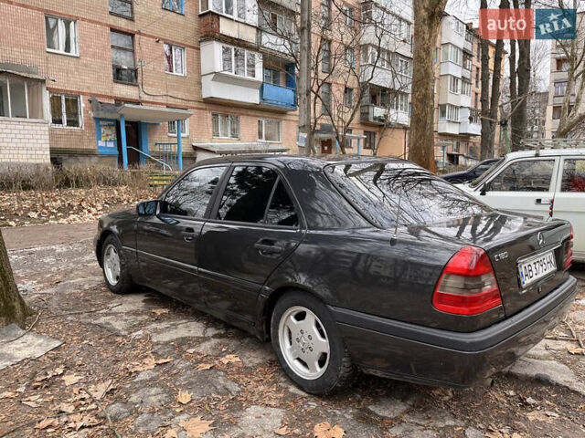 Мерседес Ц-Класс, объемом двигателя 1.8 л и пробегом 400 тыс. км за 3300 $, фото 5 на Automoto.ua