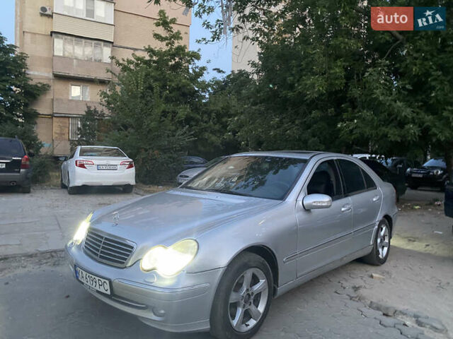 Мерседес Ц-Класс, объемом двигателя 2 л и пробегом 300 тыс. км за 3400 $, фото 3 на Automoto.ua
