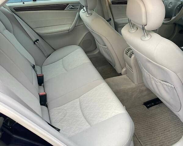 Мерседес Ц-Класс, объемом двигателя 1.8 л и пробегом 270 тыс. км за 5499 $, фото 15 на Automoto.ua