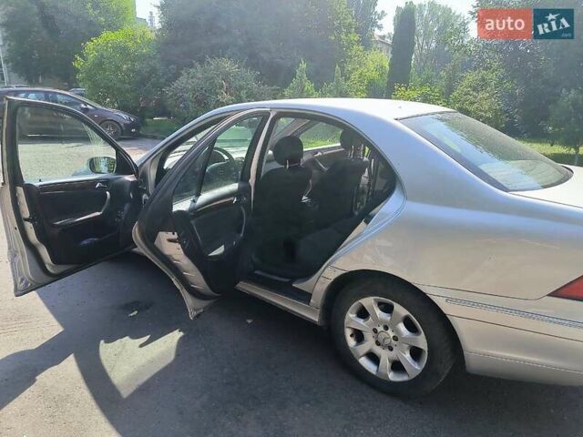 Мерседес Ц-Класс, объемом двигателя 2.15 л и пробегом 260 тыс. км за 4999 $, фото 5 на Automoto.ua