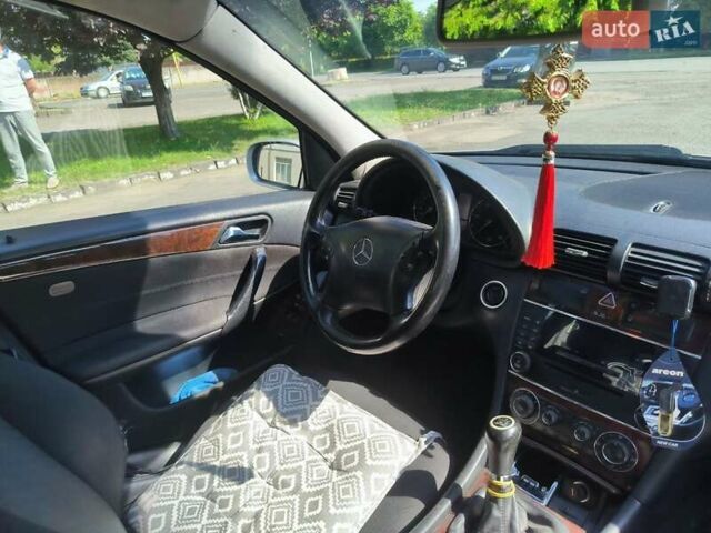 Мерседес Ц-Класс, объемом двигателя 2.15 л и пробегом 260 тыс. км за 4999 $, фото 2 на Automoto.ua