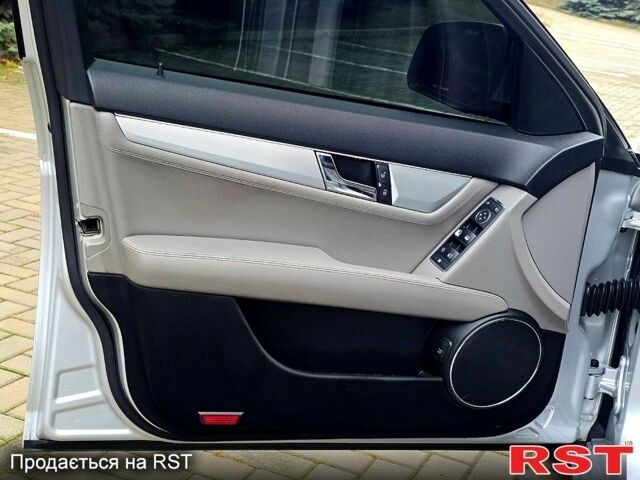 Мерседес Ц-Клас, об'ємом двигуна 3 л та пробігом 190 тис. км за 8200 $, фото 11 на Automoto.ua