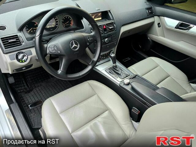 Мерседес Ц-Клас, об'ємом двигуна 3 л та пробігом 190 тис. км за 8200 $, фото 4 на Automoto.ua