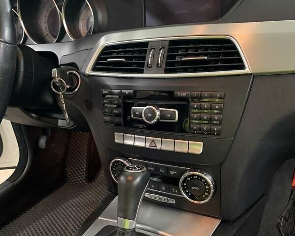 Мерседес Ц-Класс, объемом двигателя 2.1 л и пробегом 236 тыс. км за 13800 $, фото 8 на Automoto.ua