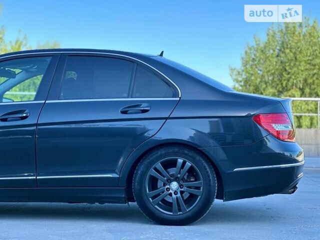 Мерседес Ц-Класс, объемом двигателя 2.2 л и пробегом 206 тыс. км за 12400 $, фото 18 на Automoto.ua