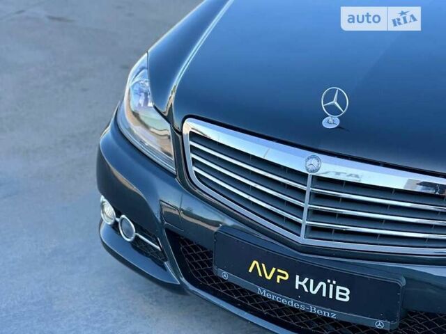 Мерседес Ц-Класс, объемом двигателя 2.2 л и пробегом 206 тыс. км за 12400 $, фото 6 на Automoto.ua