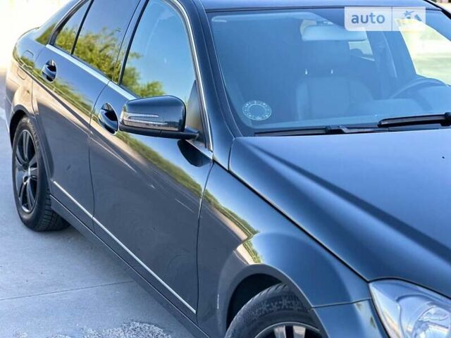 Мерседес Ц-Класс, объемом двигателя 2.2 л и пробегом 206 тыс. км за 12400 $, фото 4 на Automoto.ua