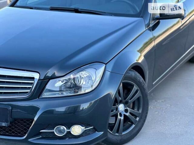 Мерседес Ц-Класс, объемом двигателя 2.2 л и пробегом 206 тыс. км за 12400 $, фото 3 на Automoto.ua