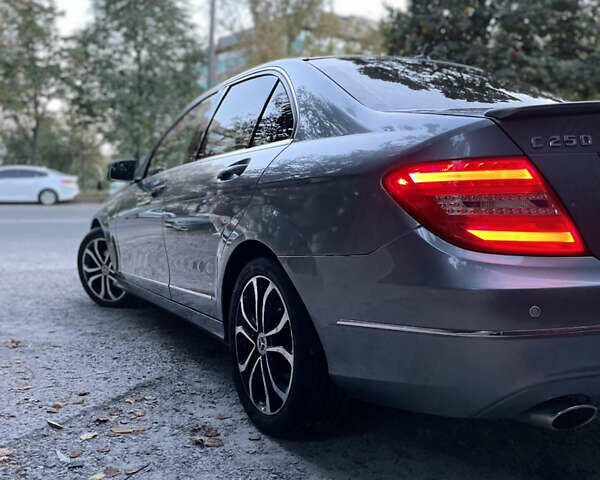 Мерседес Ц-Класс, объемом двигателя 0 л и пробегом 285 тыс. км за 14500 $, фото 2 на Automoto.ua