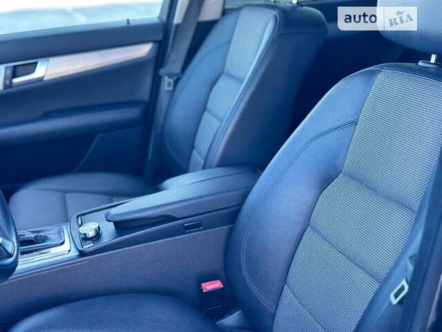 Мерседес Ц-Класс, объемом двигателя 2.2 л и пробегом 206 тыс. км за 12400 $, фото 46 на Automoto.ua