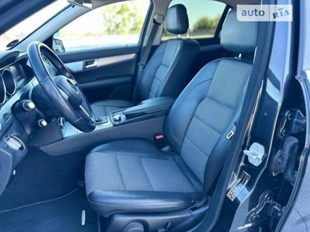 Мерседес Ц-Класс, объемом двигателя 2.2 л и пробегом 206 тыс. км за 12400 $, фото 28 на Automoto.ua