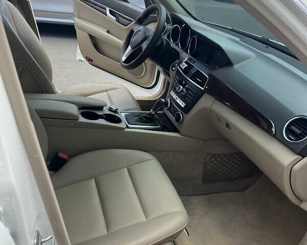 Мерседес Ц-Класс, объемом двигателя 1.8 л и пробегом 136 тыс. км за 14500 $, фото 24 на Automoto.ua
