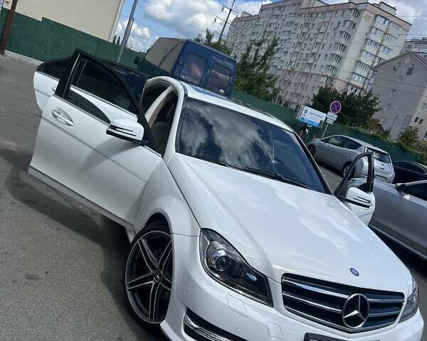Мерседес Ц-Класс, объемом двигателя 1.8 л и пробегом 136 тыс. км за 14500 $, фото 2 на Automoto.ua