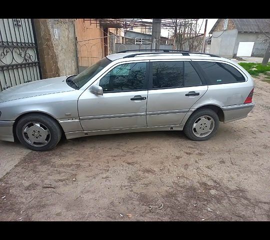Мерседес Ц-Клас, об'ємом двигуна 2.5 л та пробігом 400 тис. км за 2700 $, фото 1 на Automoto.ua