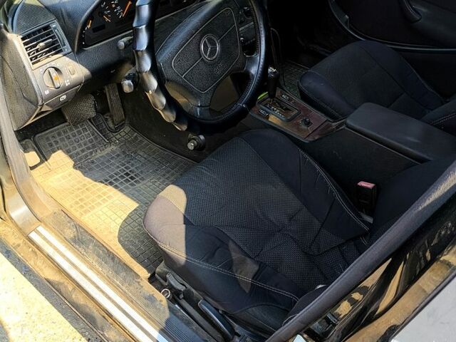 Мерседес Ц-Класс, объемом двигателя 2 л и пробегом 431 тыс. км за 3000 $, фото 1 на Automoto.ua