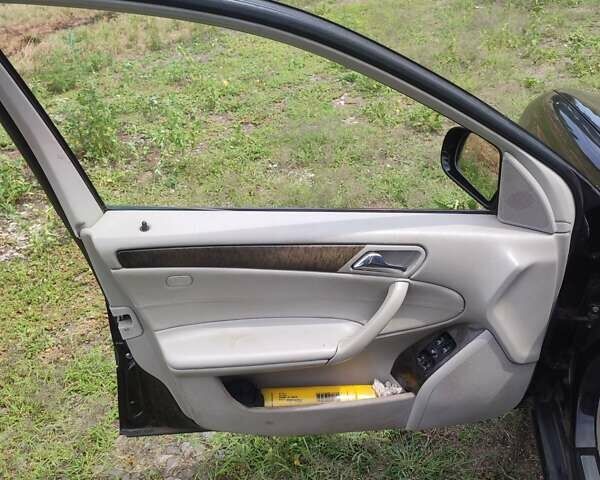 Мерседес Ц-Клас, об'ємом двигуна 1.8 л та пробігом 289 тис. км за 5100 $, фото 12 на Automoto.ua