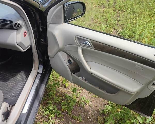 Мерседес Ц-Клас, об'ємом двигуна 1.8 л та пробігом 289 тис. км за 5100 $, фото 10 на Automoto.ua