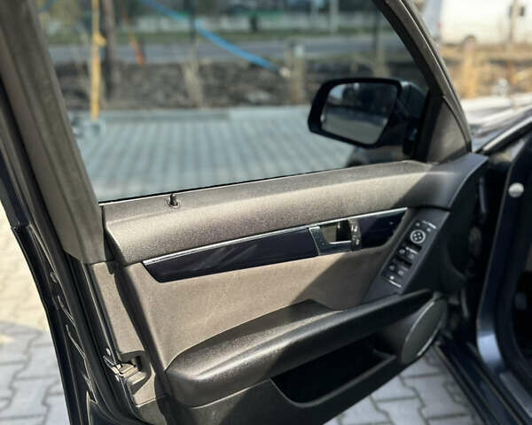 Мерседес Ц-Клас, об'ємом двигуна 2.15 л та пробігом 340 тис. км за 8499 $, фото 14 на Automoto.ua