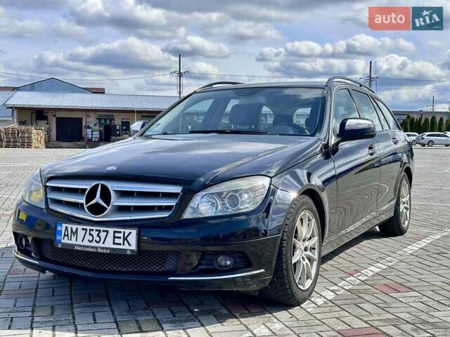 Мерседес Ц-Класс, объемом двигателя 0 л и пробегом 277 тыс. км за 8000 $, фото 1 на Automoto.ua
