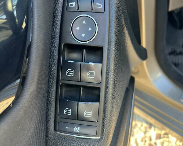 Мерседес Ц-Класс, объемом двигателя 2.15 л и пробегом 360 тыс. км за 8200 $, фото 12 на Automoto.ua