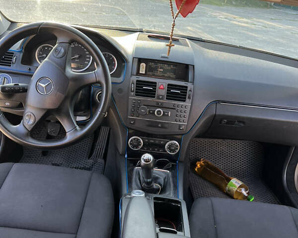 Мерседес Ц-Класс, объемом двигателя 2.15 л и пробегом 360 тыс. км за 8200 $, фото 11 на Automoto.ua