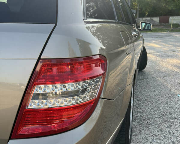 Мерседес Ц-Класс, объемом двигателя 2.15 л и пробегом 360 тыс. км за 8200 $, фото 8 на Automoto.ua