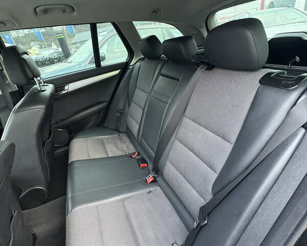 Мерседес Ц-Клас, об'ємом двигуна 2.1 л та пробігом 280 тис. км за 11000 $, фото 21 на Automoto.ua