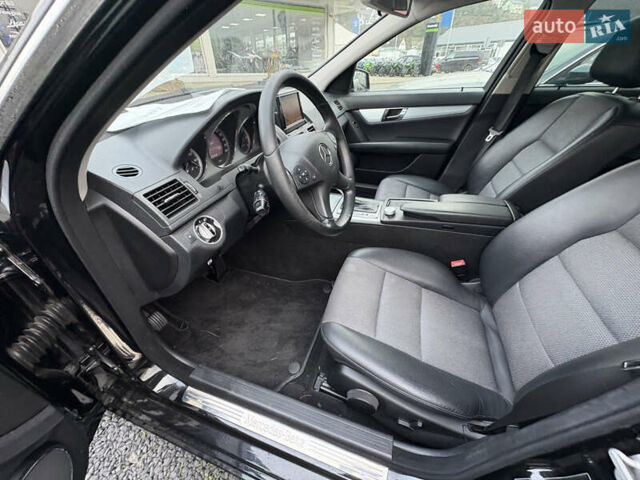 Мерседес Ц-Клас, об'ємом двигуна 2.1 л та пробігом 280 тис. км за 11000 $, фото 16 на Automoto.ua