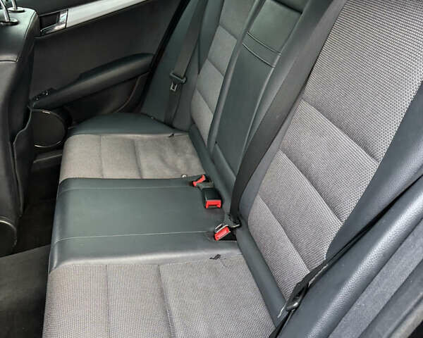 Мерседес Ц-Клас, об'ємом двигуна 2.1 л та пробігом 280 тис. км за 11000 $, фото 22 на Automoto.ua