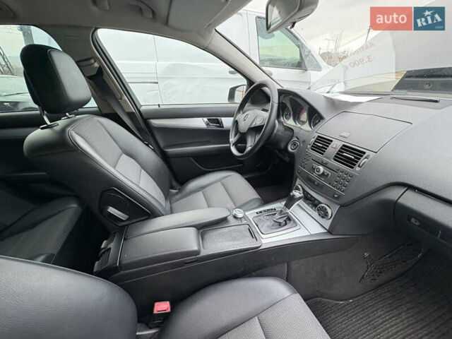 Мерседес Ц-Клас, об'ємом двигуна 2.1 л та пробігом 280 тис. км за 11000 $, фото 12 на Automoto.ua