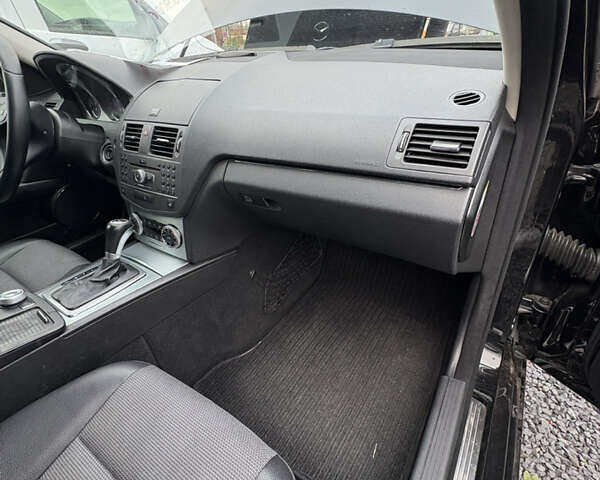 Мерседес Ц-Клас, об'ємом двигуна 2.1 л та пробігом 280 тис. км за 11000 $, фото 11 на Automoto.ua