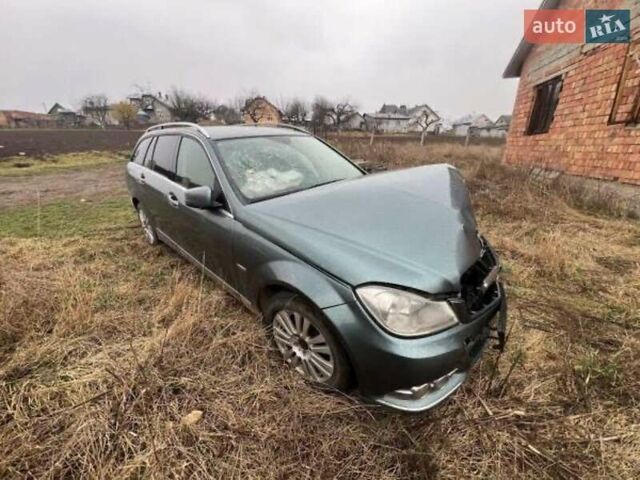 Мерседес Ц-Класс, объемом двигателя 2.2 л и пробегом 200 тыс. км за 5600 $, фото 4 на Automoto.ua
