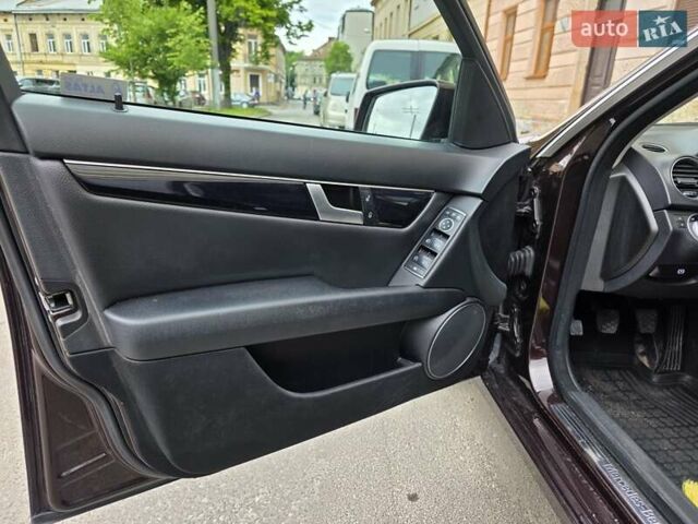 Мерседес Ц-Клас, об'ємом двигуна 2.1 л та пробігом 320 тис. км за 9300 $, фото 8 на Automoto.ua