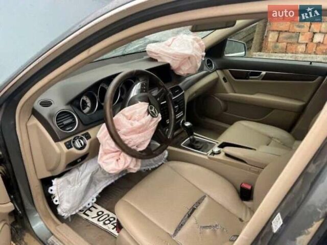 Мерседес Ц-Класс, объемом двигателя 2.2 л и пробегом 200 тыс. км за 5600 $, фото 3 на Automoto.ua