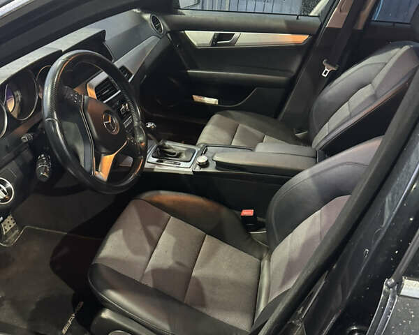 Мерседес Ц-Класс, объемом двигателя 2.2 л и пробегом 227 тыс. км за 12999 $, фото 4 на Automoto.ua