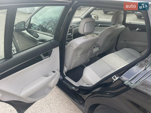 Мерседес Ц-Класс, объемом двигателя 2.2 л и пробегом 315 тыс. км за 9450 $, фото 10 на Automoto.ua