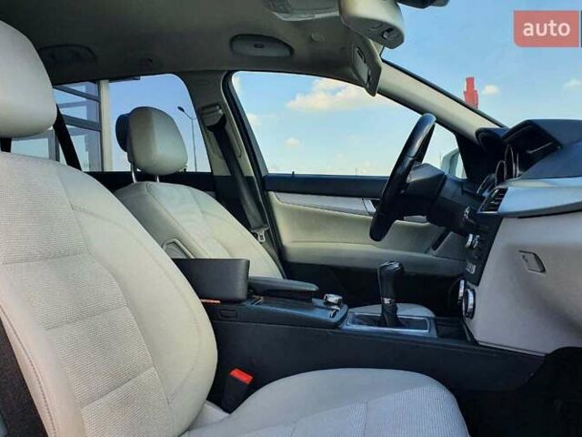 Мерседес Ц-Клас, об'ємом двигуна 2.2 л та пробігом 363 тис. км за 12790 $, фото 24 на Automoto.ua