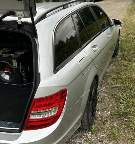 Мерседес Ц-Клас, об'ємом двигуна 2.2 л та пробігом 240 тис. км за 11250 $, фото 4 на Automoto.ua