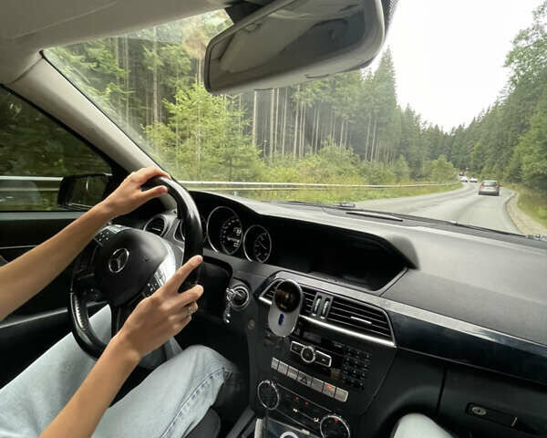 Мерседес Ц-Класс, объемом двигателя 2.2 л и пробегом 320 тыс. км за 10500 $, фото 10 на Automoto.ua