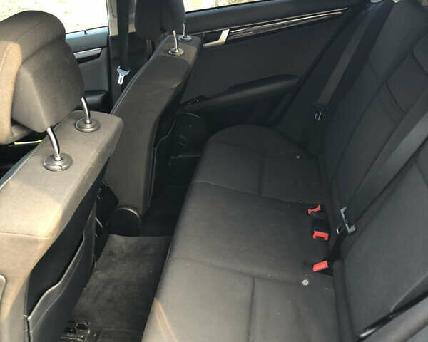 Мерседес Ц-Класс, объемом двигателя 2.1 л и пробегом 290 тыс. км за 11300 $, фото 15 на Automoto.ua