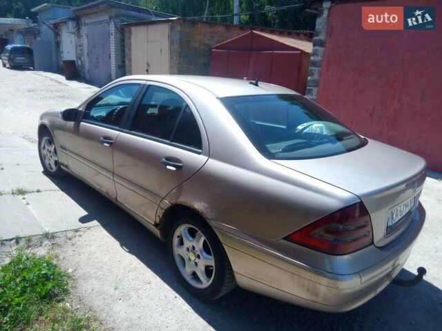 Желтый Мерседес Ц-Класс, объемом двигателя 2.1 л и пробегом 590 тыс. км за 4000 $, фото 3 на Automoto.ua