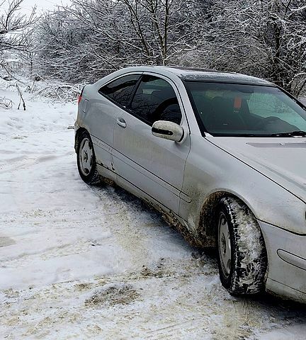 Сірий Мерседес Ц-Клас, об'ємом двигуна 2 л та пробігом 26 тис. км за 2700 $, фото 1 на Automoto.ua